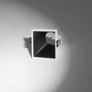 Spot De Embutir Uki1 Blanco y Negro
